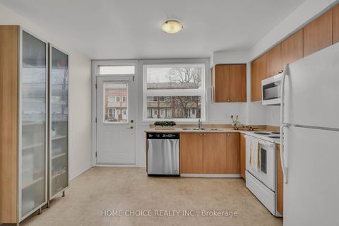 Photo 7 at 121 - 10 Fairwood Crescent, West Hill, Toronto