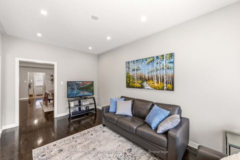 Photo 9 at 141 Lauderdale Drive, Patterson, Vaughan