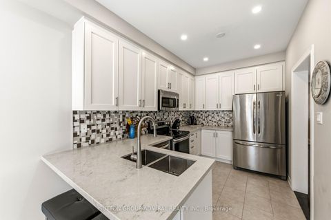 Photo 11 at 141 Lauderdale Drive, Patterson, Vaughan