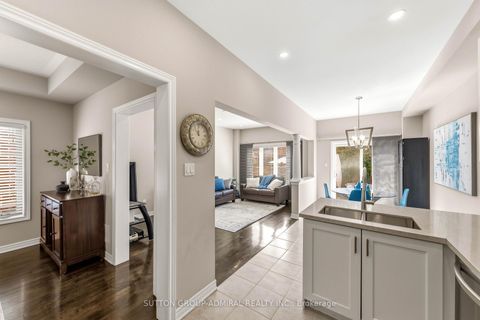 Photo 13 at 141 Lauderdale Drive, Patterson, Vaughan