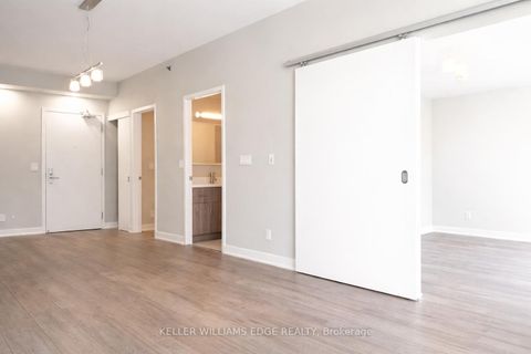 Photo 2 at 1013 - 21 Nelson Street, Waterfront Communities C1, Toronto