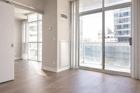 Photo 3 at 1013 - 21 Nelson Street, Waterfront Communities C1, Toronto