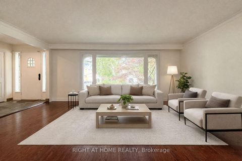 Photo 2 at 15 Foursome Crescent, Windfields, Toronto