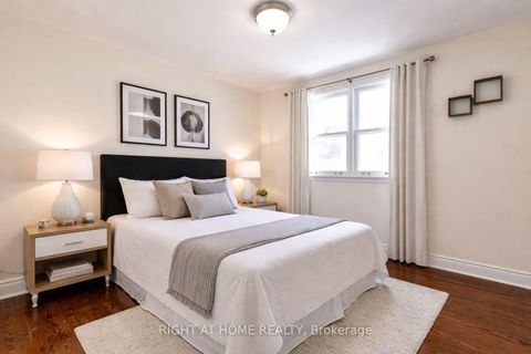 Photo 9 at 15 Foursome Crescent, Windfields, Toronto