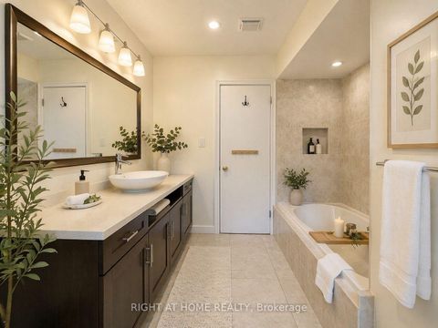 Photo 11 at 15 Foursome Crescent, Windfields, Toronto