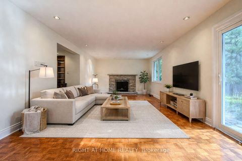 Photo 13 at 15 Foursome Crescent, Windfields, Toronto