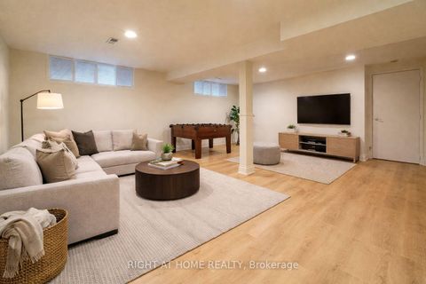 Photo 15 at 15 Foursome Crescent, Windfields, Toronto