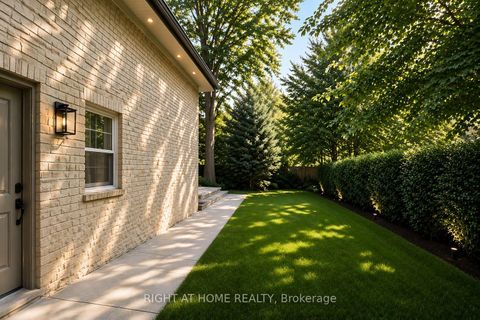 Photo 17 at 15 Foursome Crescent, Windfields, Toronto
