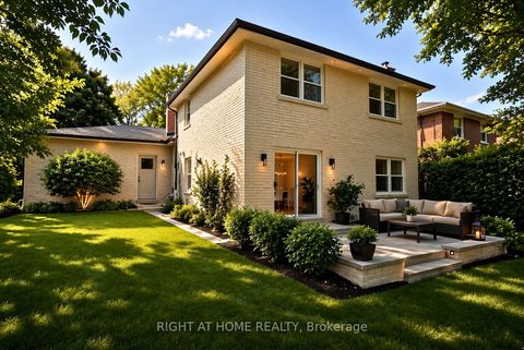 Photo 18 at 15 Foursome Crescent, Windfields, Toronto