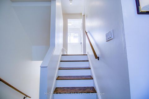Photo 8 at 20 Sego Royalway, Hillcrest Village, Toronto