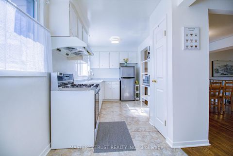 Photo 12 at 20 Sego Royalway, Hillcrest Village, Toronto