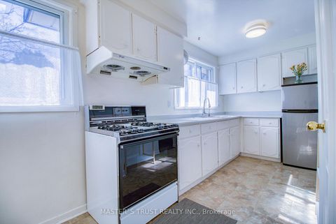 Photo 13 at 20 Sego Royalway, Hillcrest Village, Toronto