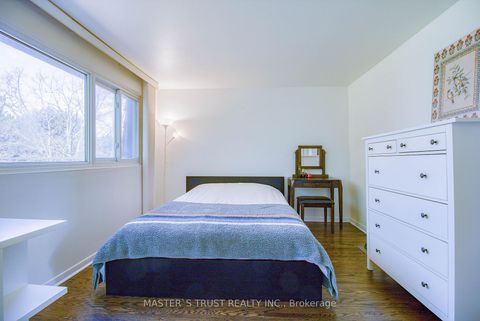 Photo 17 at 20 Sego Royalway, Hillcrest Village, Toronto