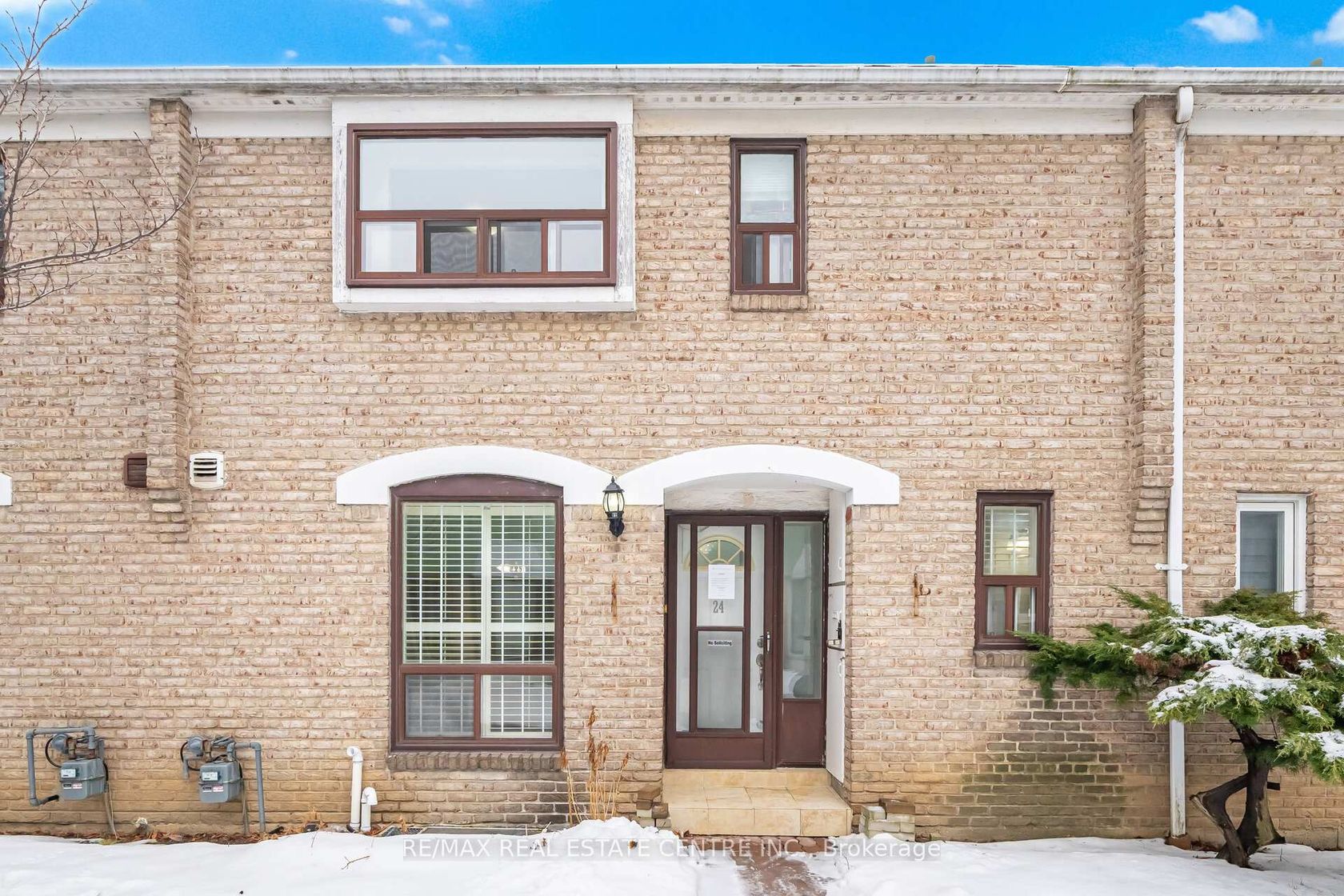 24 - 25 Gosford Boulevard, Black Creek, Toronto photo number 2