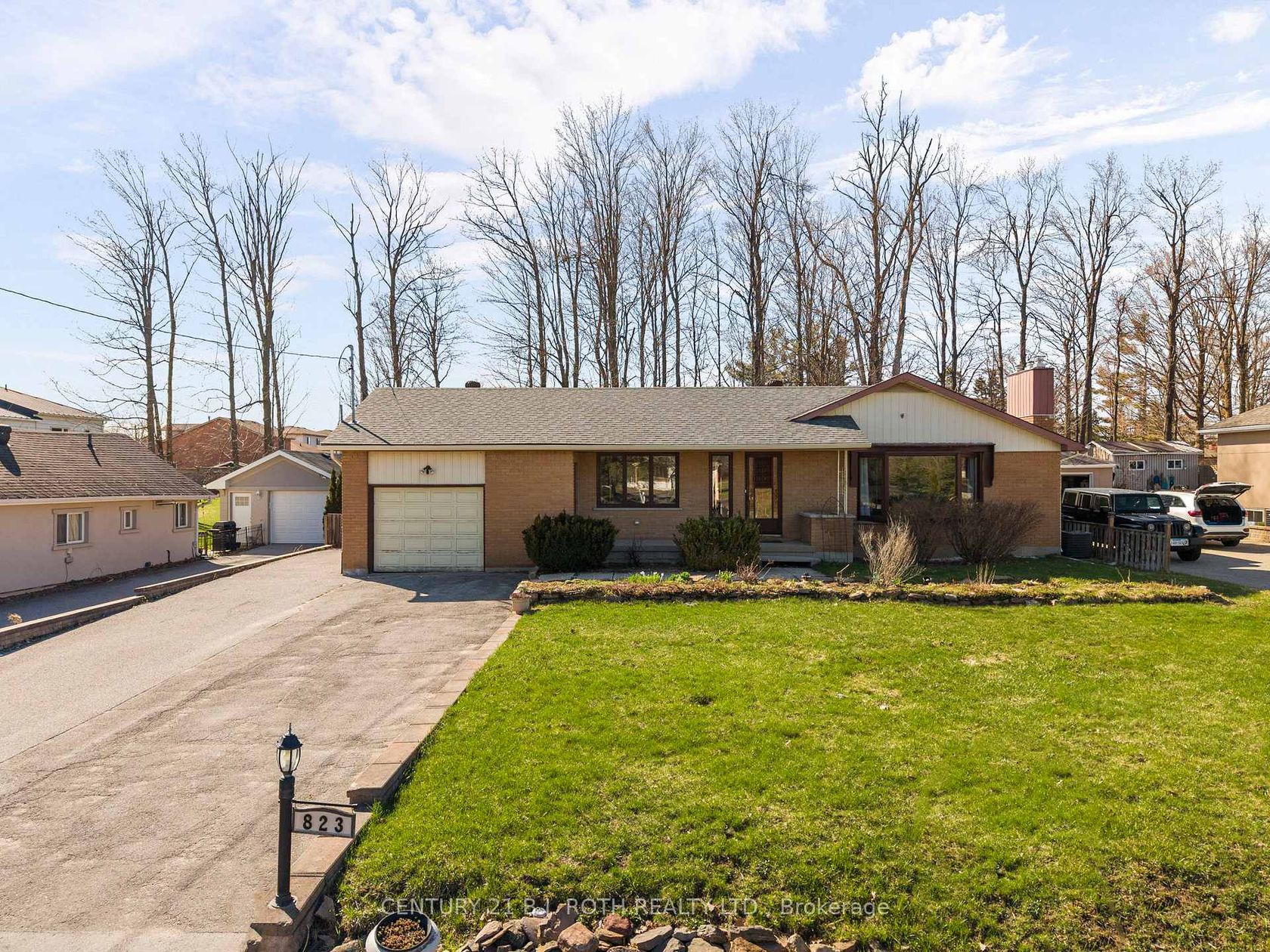 823 Essa Road, Holly, Barrie photo number 2