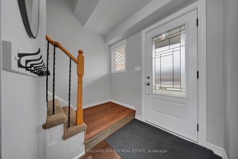 Photo 4 at 39 Longwood Court, Courtice, Clarington