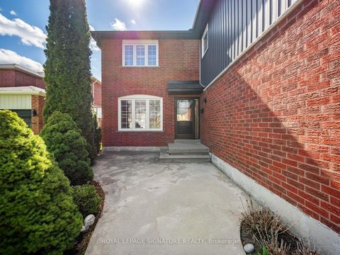 Photo 3 at 28 Bowes Garden Court, Rouge E10, Toronto