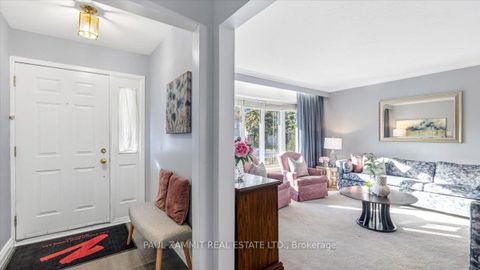 Photo 2 at 27 Ladyslipper Court, Bayview Glen, Markham