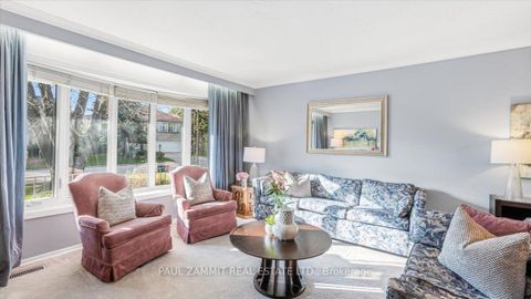 Photo 3 at 27 Ladyslipper Court, Bayview Glen, Markham