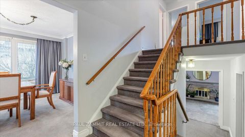 Photo 10 at 27 Ladyslipper Court, Bayview Glen, Markham