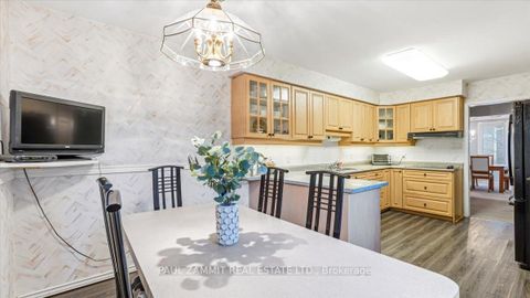 Photo 13 at 27 Ladyslipper Court, Bayview Glen, Markham