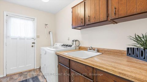 Photo 17 at 27 Ladyslipper Court, Bayview Glen, Markham