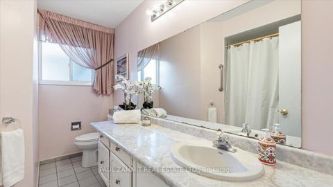 Photo 28 at 27 Ladyslipper Court, Bayview Glen, Markham