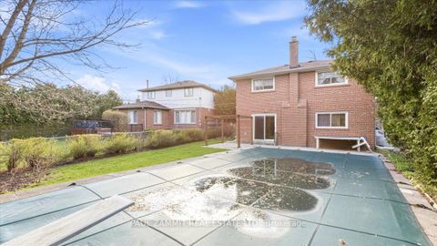 Photo 31 at 27 Ladyslipper Court, Bayview Glen, Markham