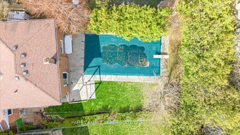 Photo 33 at 27 Ladyslipper Court, Bayview Glen, Markham