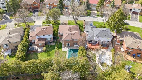 Photo 34 at 27 Ladyslipper Court, Bayview Glen, Markham