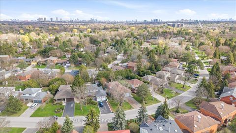 Photo 35 at 27 Ladyslipper Court, Bayview Glen, Markham