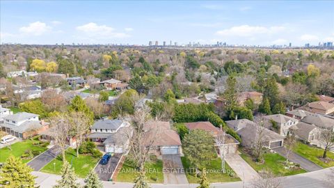 Photo 36 at 27 Ladyslipper Court, Bayview Glen, Markham