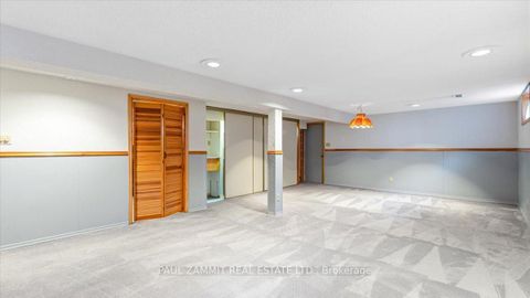 Photo 37 at 27 Ladyslipper Court, Bayview Glen, Markham