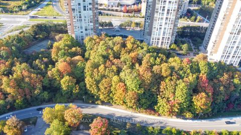 Photo 10 at 1604 - 215 Wynford Drive, Flemingdon Park, Toronto