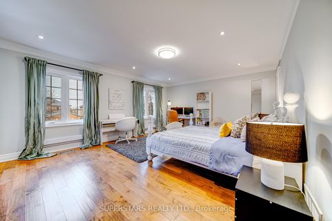 Photo 22 at 75 Rockwood Crescent, Beverley Glen, Vaughan