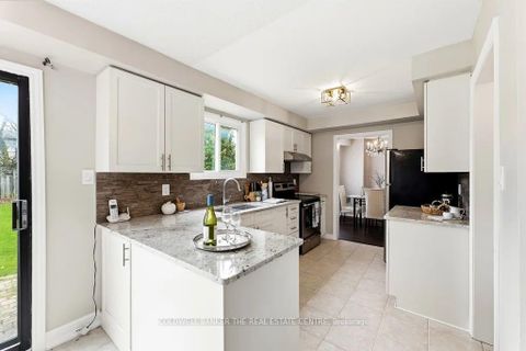 Photo 8 at 24 Kenyon Court, Blue Grass Meadows, Whitby