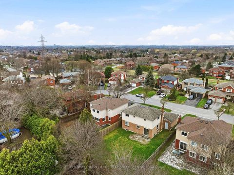 Photo 21 at 24 Kenyon Court, Blue Grass Meadows, Whitby