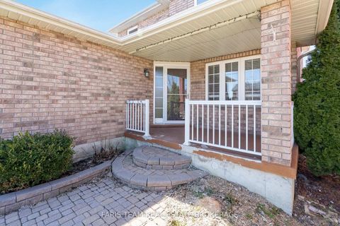 Photo 3 at 18 Balmoral Place, Shore, Barrie