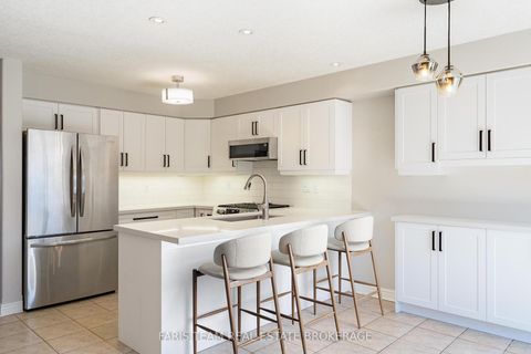 Photo 8 at 18 Balmoral Place, Shore, Barrie