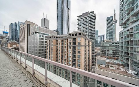 Photo 11 at 722 - 168 Simcoe Street, Waterfront Communities C1, Toronto