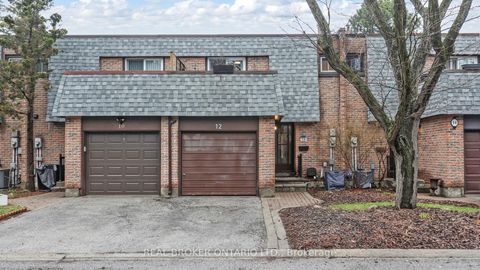 Photo 1 at 12 Woodglen Way, Unionville, Markham