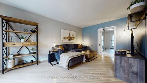 Photo 4 at 12 Woodglen Way, Unionville, Markham