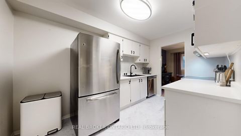 Photo 6 at 12 Woodglen Way, Unionville, Markham