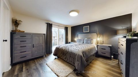 Photo 11 at 12 Woodglen Way, Unionville, Markham