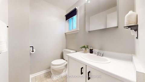 Photo 12 at 12 Woodglen Way, Unionville, Markham