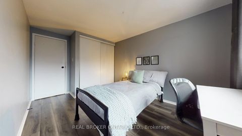 Photo 14 at 12 Woodglen Way, Unionville, Markham