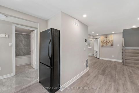 Photo 12 at 41 Shirlea Boulevard, Keswick South, Georgina