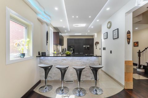 Photo 7 at 626 College Manor Drive, College Manor, Newmarket