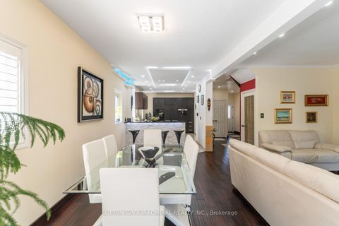 Photo 10 at 626 College Manor Drive, College Manor, Newmarket