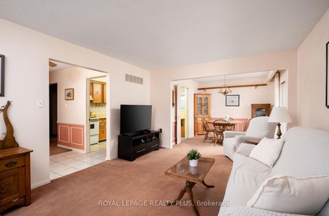 Photo 11 at 222 Centre Street W, Mill Pond, Richmond Hill